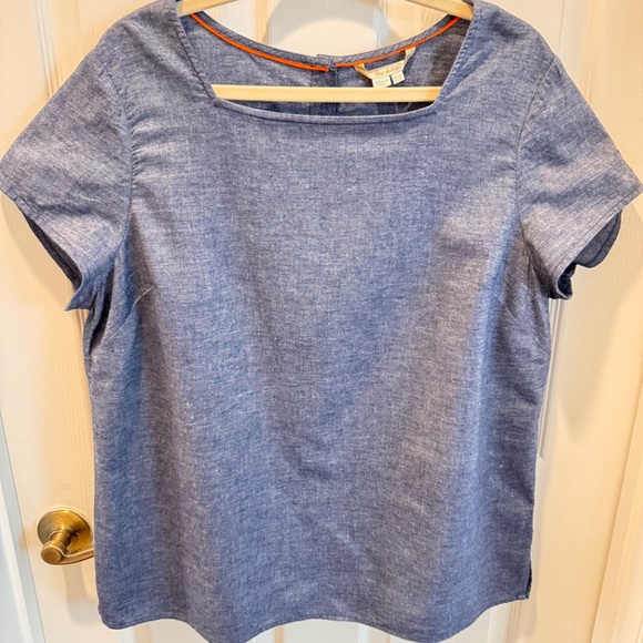 Woman's, Button Up Back, Blue Top, Size 16 - Picture 2 of 11